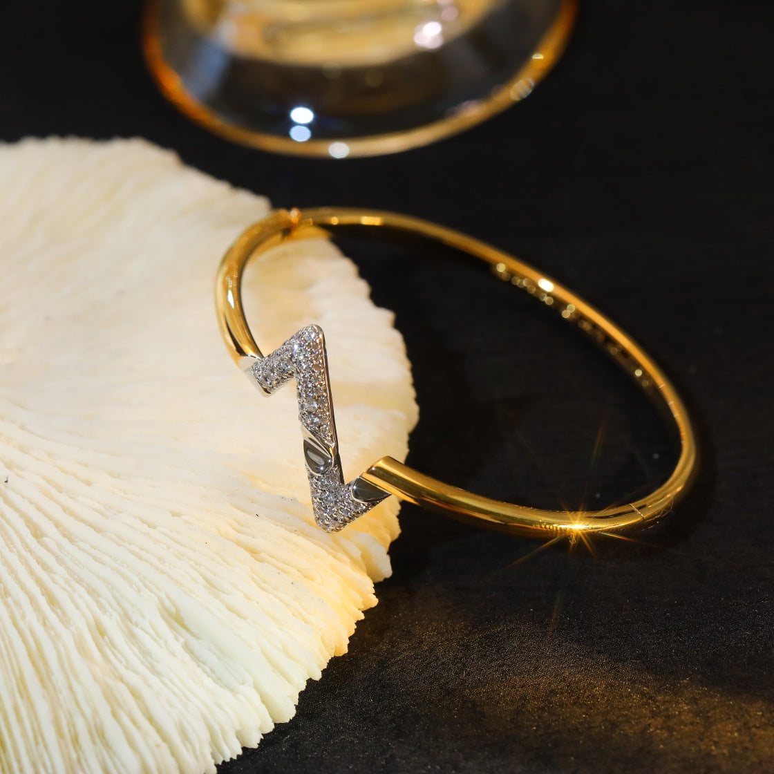[Kincade Jewelrys]PULSERA DE ORO CON DIAMANTES VOLTE UPSITE DOWN