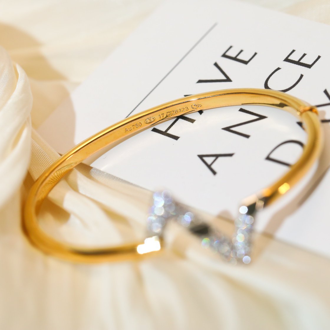 [Kincade Jewelrys]PULSERA DE ORO CON DIAMANTES VOLTE UPSITE DOWN