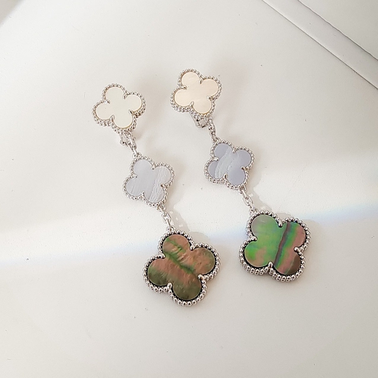 [Kincade Jewelrys]CLOVER 3 MOTIFS CHALCEDONY DARK MOP SILVER EARRINGS