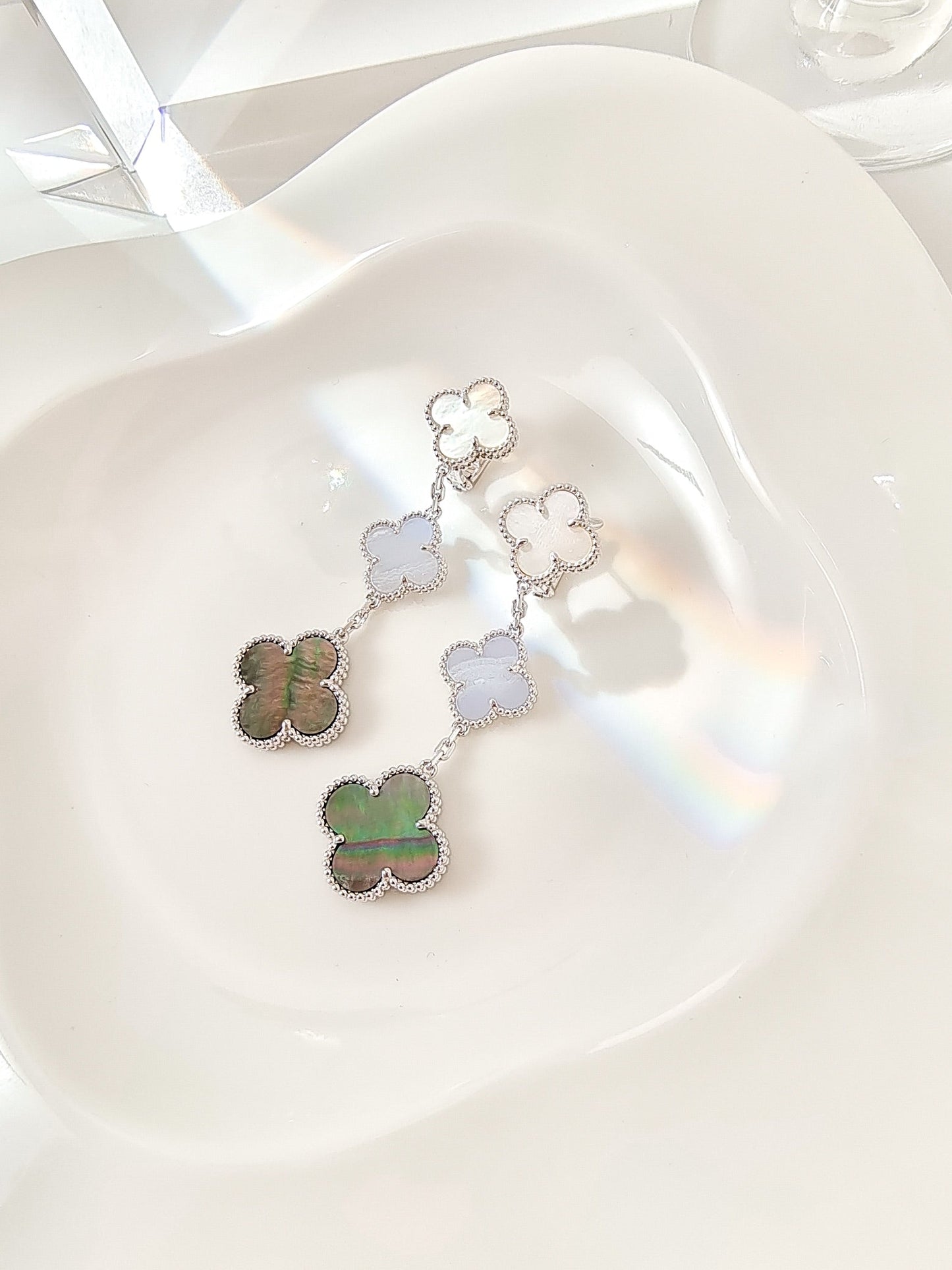 [Kincade Jewelrys]CLOVER 3 MOTIFS CHALCEDONY DARK MOP SILVER EARRINGS