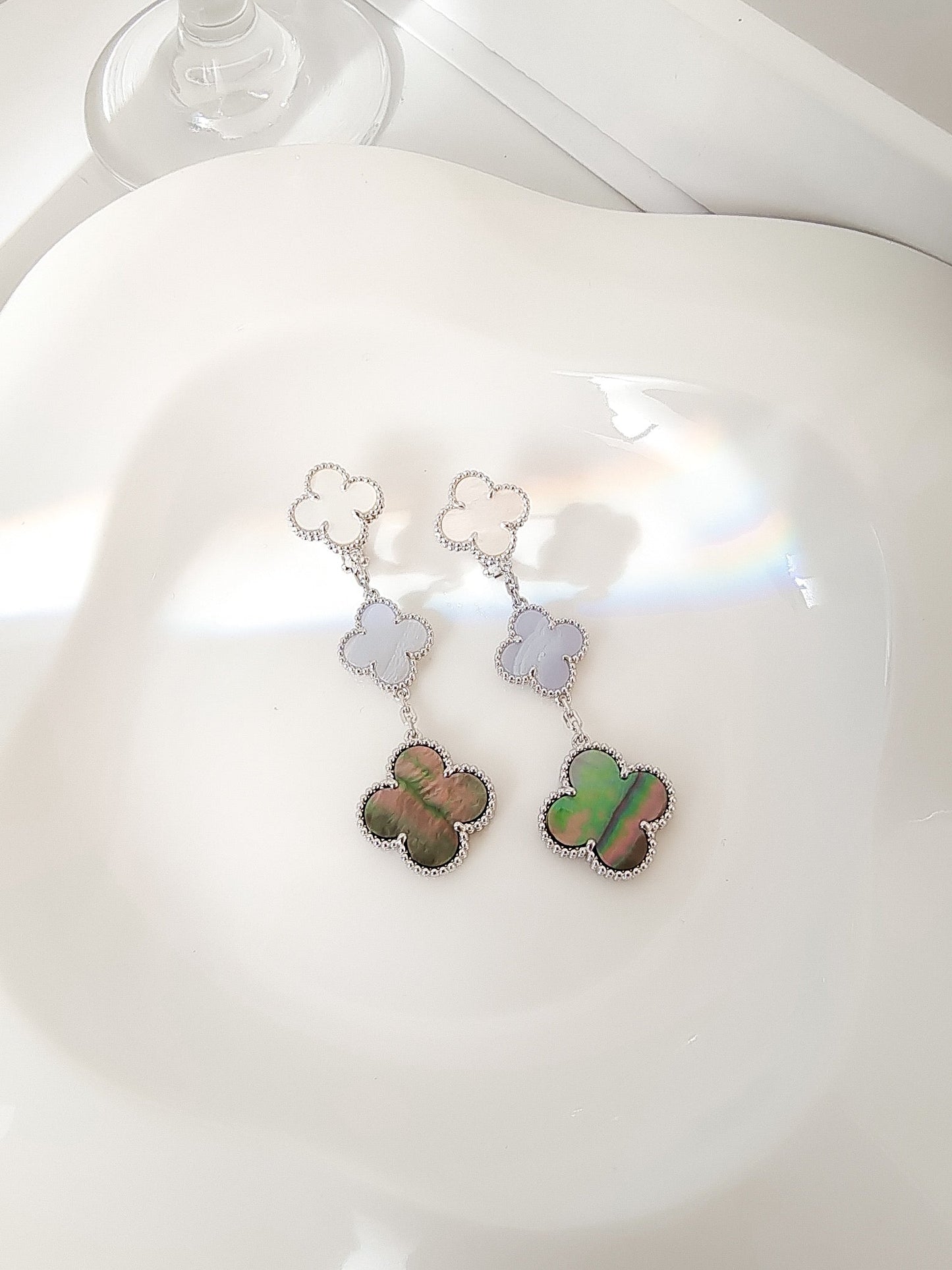 [Kincade Jewelrys]CLOVER 3 MOTIFS CHALCEDONY DARK MOP SILVER EARRINGS