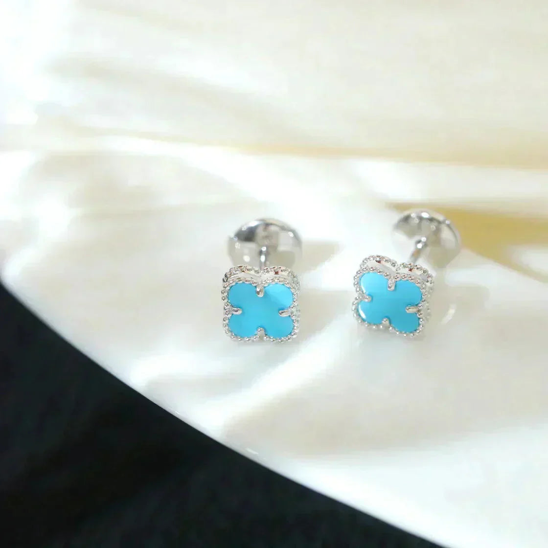 [Kincade Jewelrys]CLOVER MINI 9.5MM ONYX STUD EARRINGS SILVER