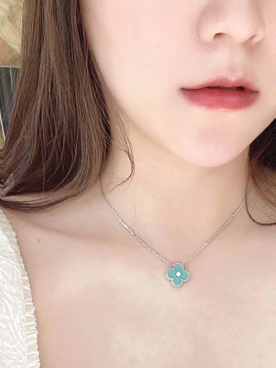 [Kincade Jewelrys] COLLAR DE PLATA AZUL CLARO CON 1 DIAMANTE Y TRÉBOL
