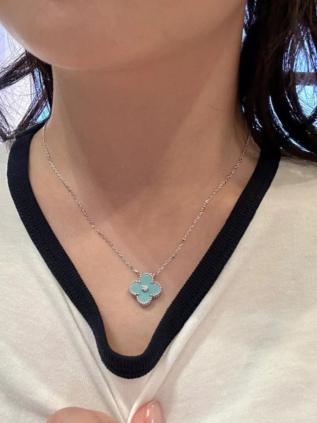 [Kincade Jewelrys] COLLAR DE PLATA AZUL CLARO CON 1 DIAMANTE Y TRÉBOL