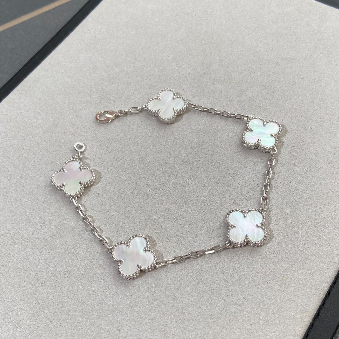 [Kincade Jewelrys] PULSERA DE TRÉBOL DE PLATA CON 5 MOTIVOS 