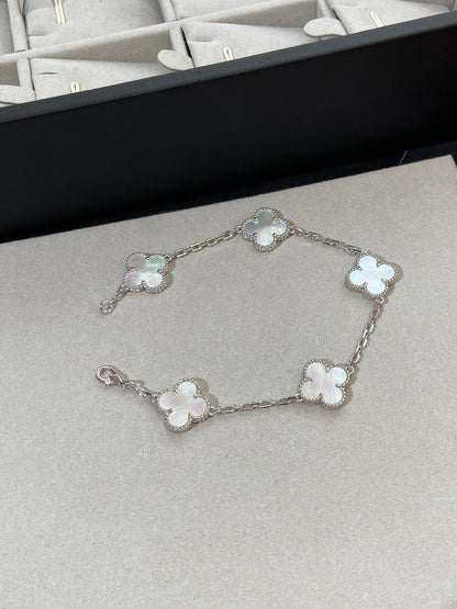 [Kincade Jewelrys] PULSERA DE TRÉBOL DE PLATA CON 5 MOTIVOS 