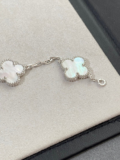 [Kincade Jewelrys] PULSERA DE TRÉBOL DE PLATA CON 5 MOTIVOS 