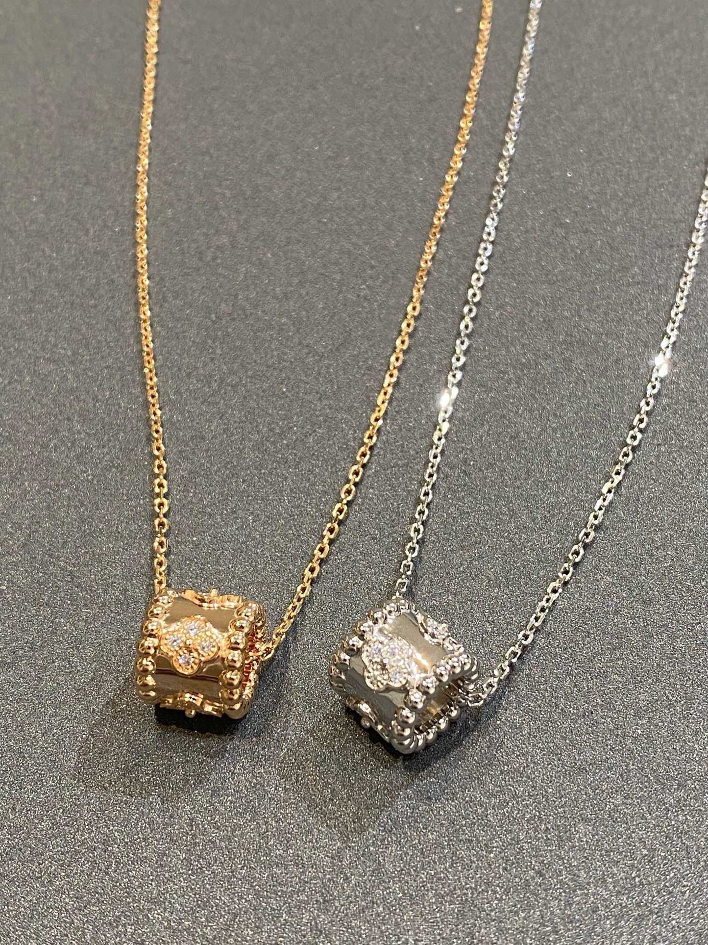 [Kincade Jewelrys] COLLAR DE PLATA CON DIAMANTES Y PEDANTE DE PERLEE 
