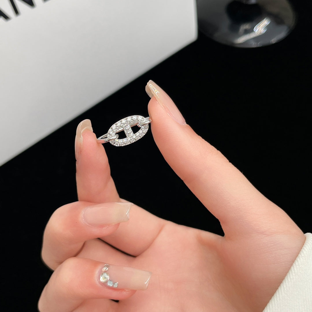 [Kincade Jewelrys] ANILLO DE PLATA CON DIAMANTES PEQUEÑOS Y RONDE
