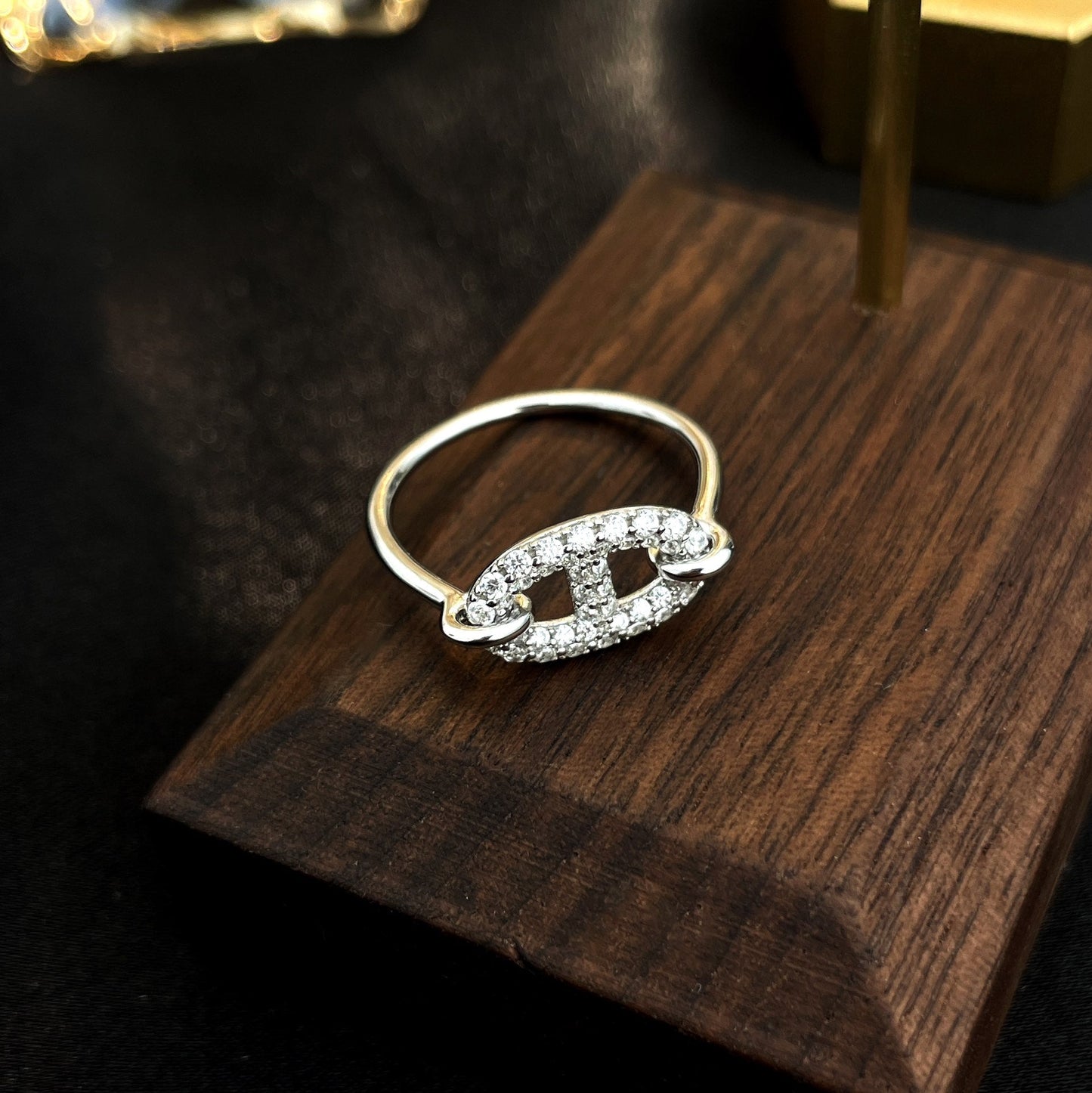 [Kincade Jewelrys] ANILLO DE PLATA CON DIAMANTES PEQUEÑOS Y RONDE
