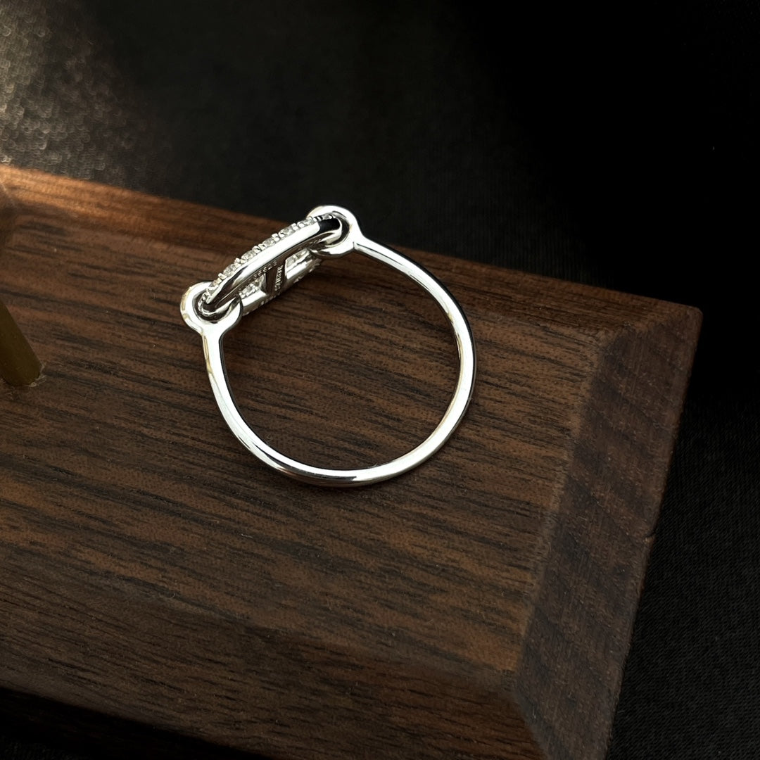 [Kincade Jewelrys] ANILLO DE PLATA CON DIAMANTES PEQUEÑOS Y RONDE