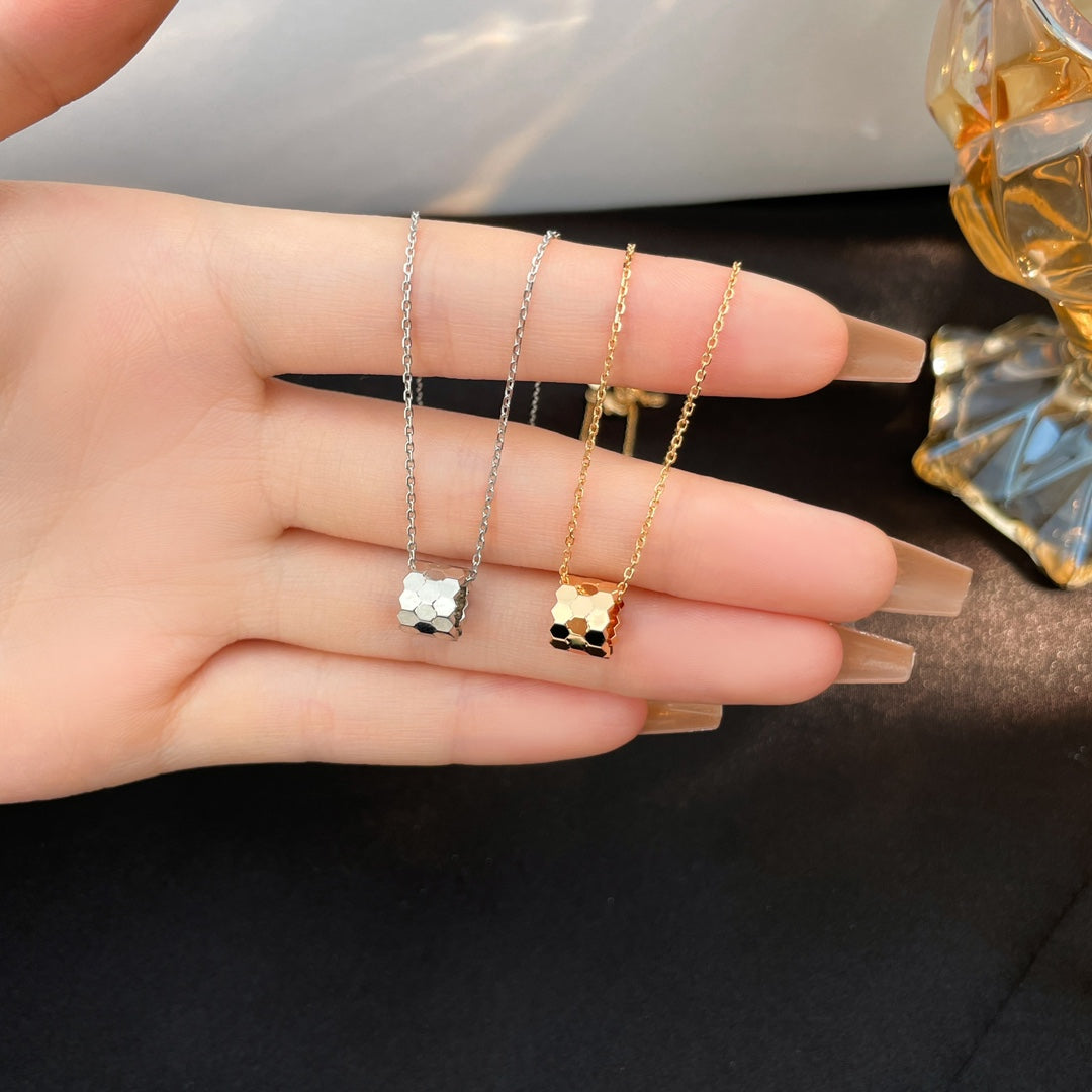 [Joyas Kincade] MINI COLLAR DE ABEJA