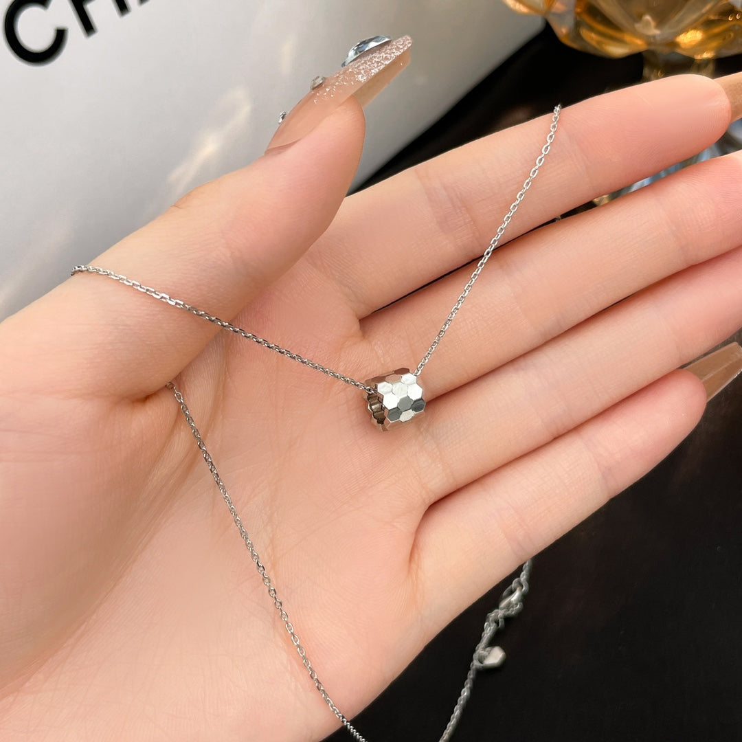 [Joyas Kincade] MINI COLLAR DE ABEJA