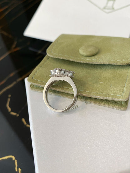 [Joyas Kincade]Anillo de plata con trébol