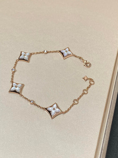 [Kincade Jewelrys] PULSERA DE ORO ROSA CON 4 ESTRELLAS Y DIAMANTES