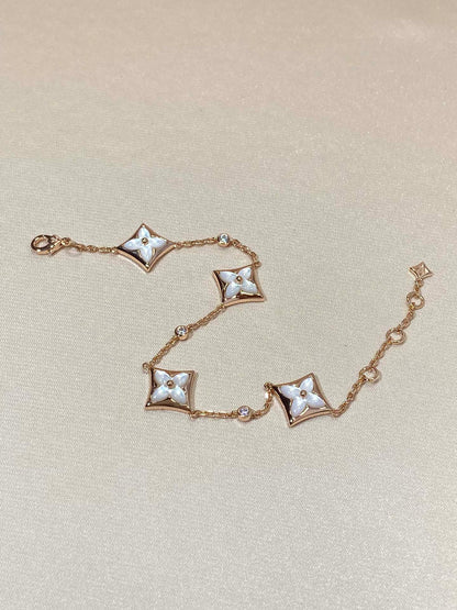 [Kincade Jewelrys] PULSERA DE ORO ROSA CON 4 ESTRELLAS Y DIAMANTES