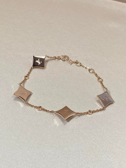 [Kincade Jewelrys] PULSERA DE ORO ROSA CON 4 ESTRELLAS Y DIAMANTES