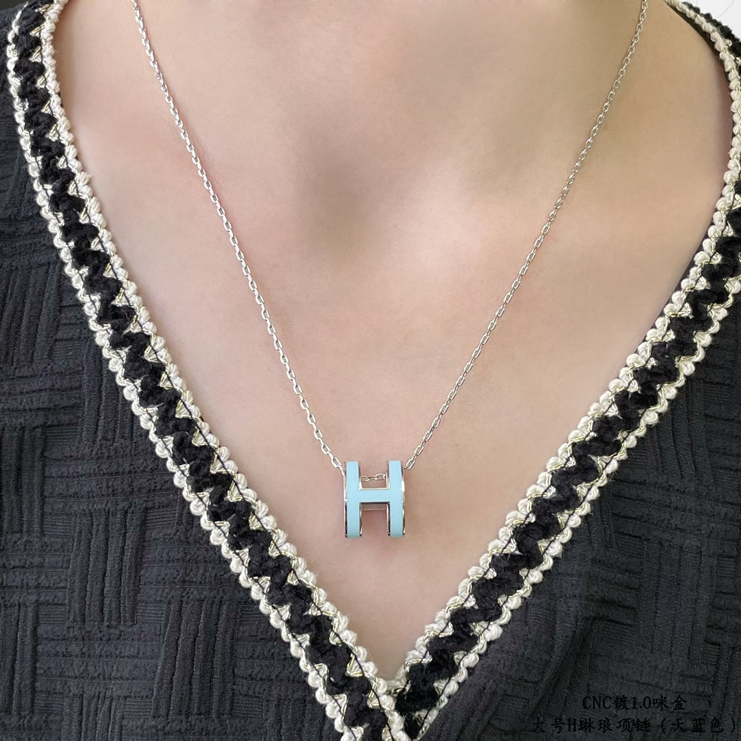 [Joyas Kincade] COLLAR POP H AZUL CIELO