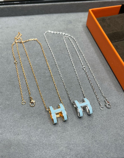[Joyas Kincade] COLLAR POP H AZUL CIELO