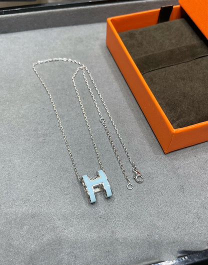 [Joyas Kincade] COLLAR POP H AZUL CIELO