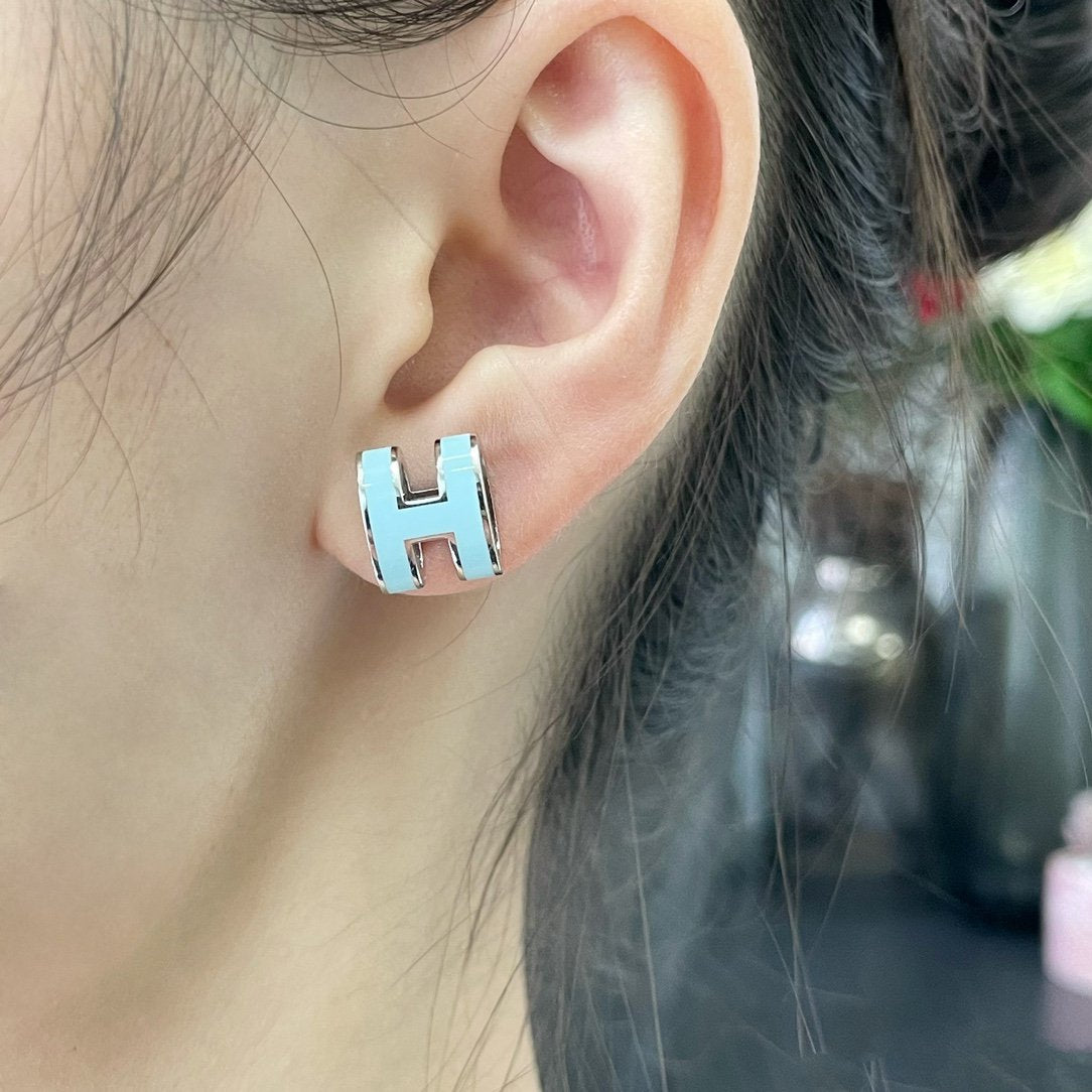 [Kincade Jewelrys]POP H SKY BLUE STUD EARRINGS