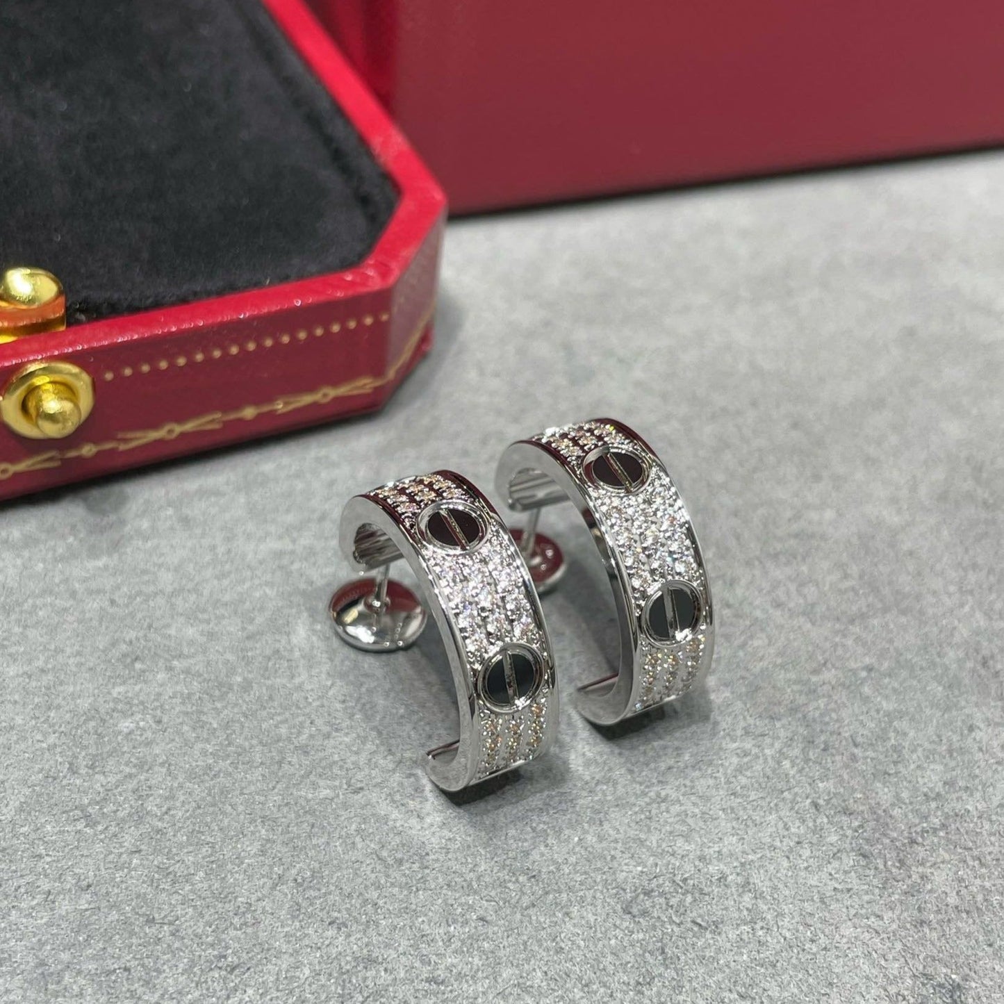 [Kincade Jewelrys]LOVE CERAMIC DIAMOND PAVED SILVER EARRINGS