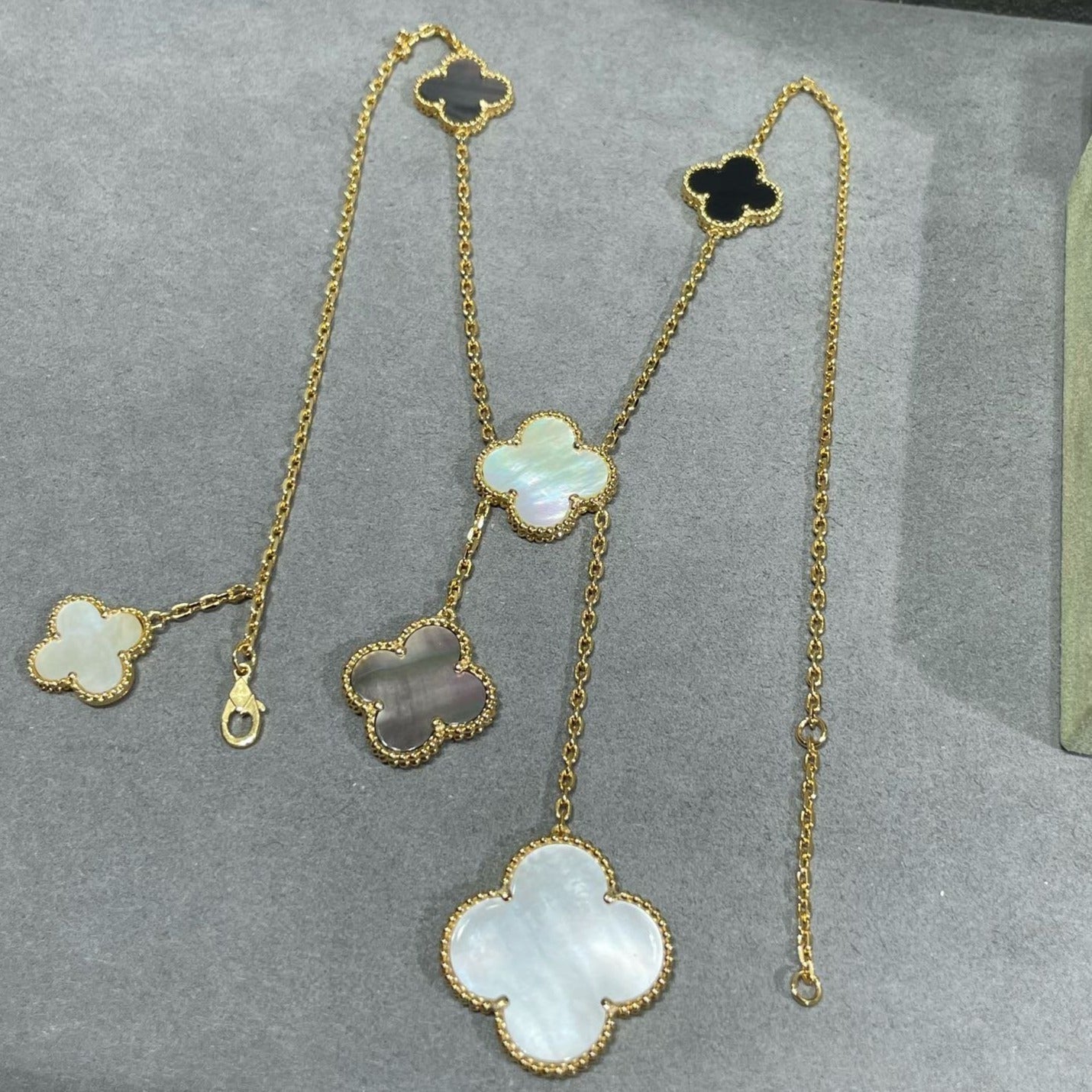 [Kincade Jewelrys] COLLAR DE ORO CON ÓNIX Y MOTIVO DE TRÉBOL DE 6 PIEZAS 