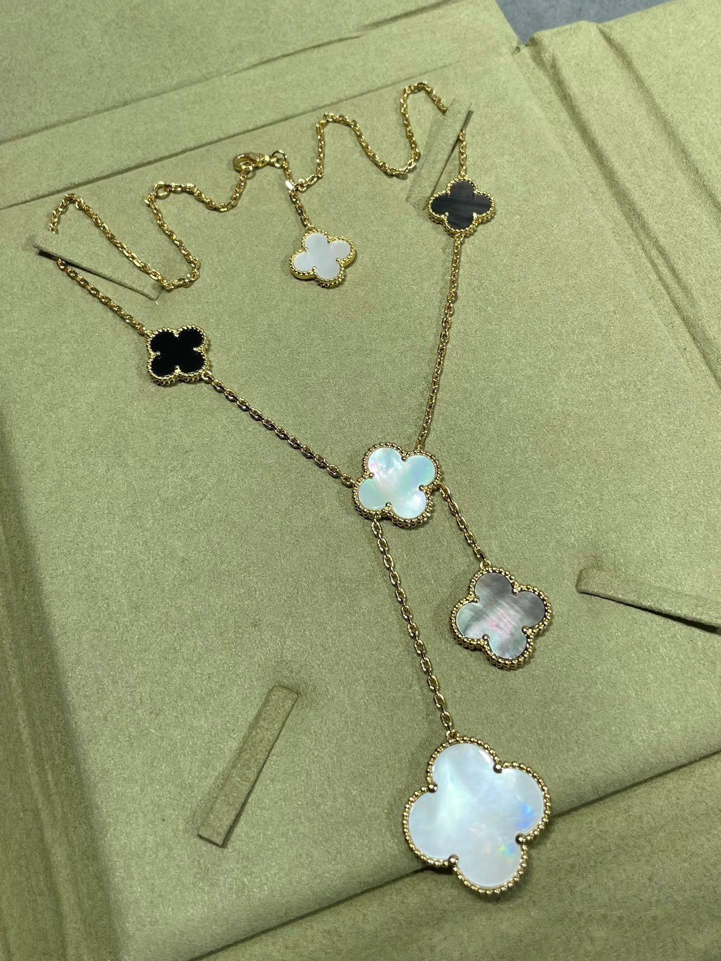 [Kincade Jewelrys] COLLAR DE ORO CON ÓNIX Y MOTIVO DE TRÉBOL DE 6 PIEZAS 