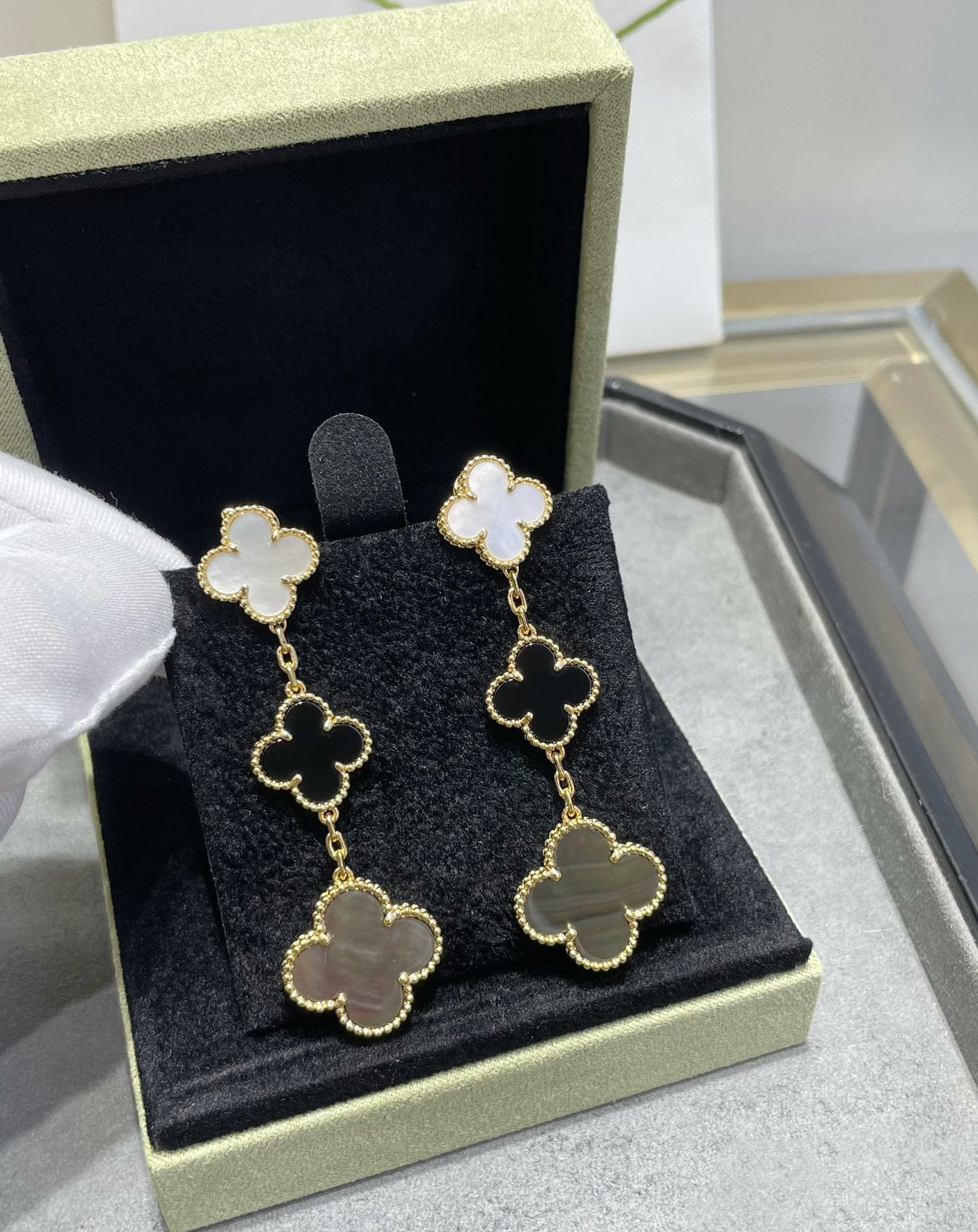 [Kincade Jewelrys]CLOVER 3 MOTIF MOP ONYX DARK MOP PINK GOLD EARRINGS