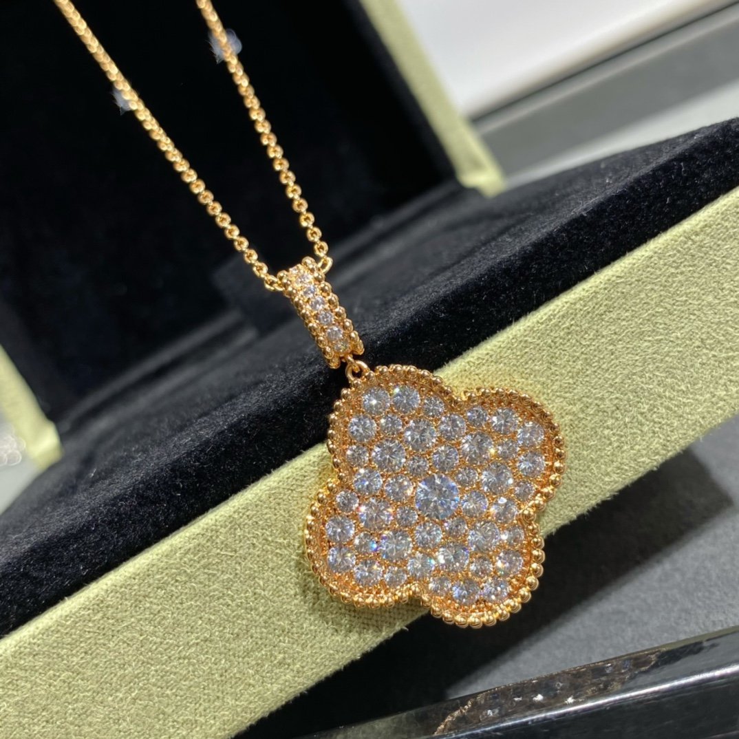 [Kincade Jewelrys]CLOVER 25MM LARGE PEDANT DIAMOND PAVED LONG NECKLACE