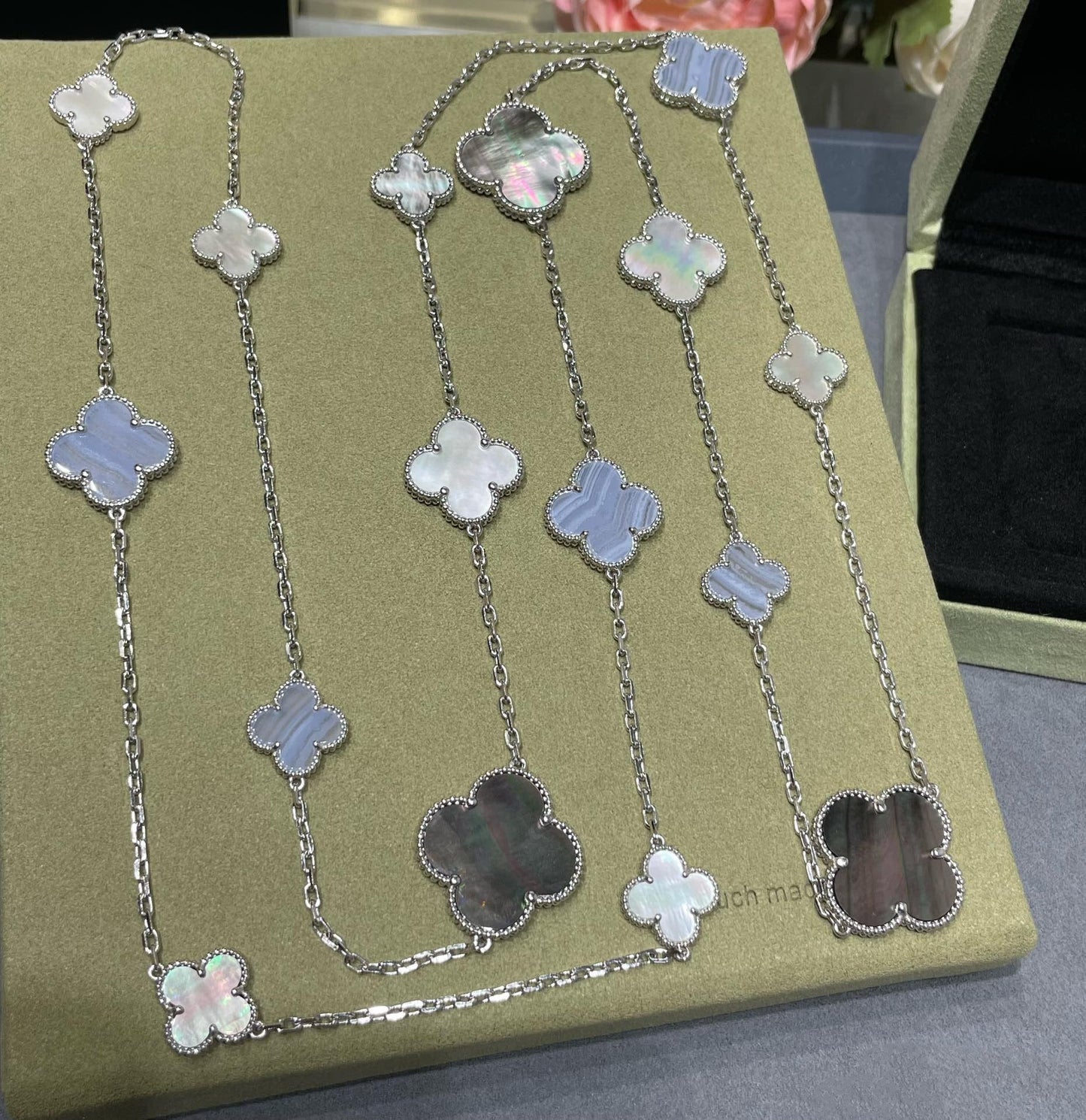 [Kincade Jewelrys]CLOVER 16 MOTIF CHALCEDONY MOP SILVER NECKLACE