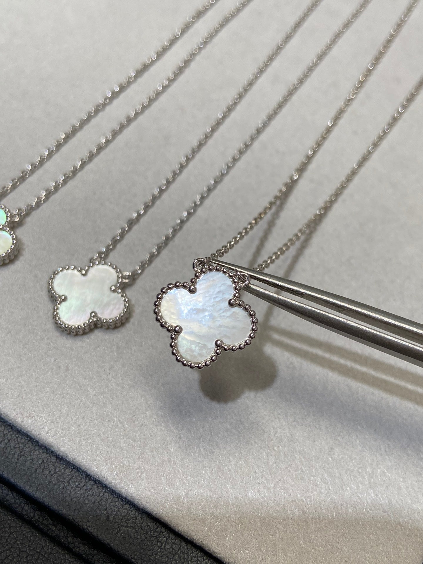 [Kincade Jewelrys]CLOVER MEDIUM SILVER WHITE MOP NECKLACE