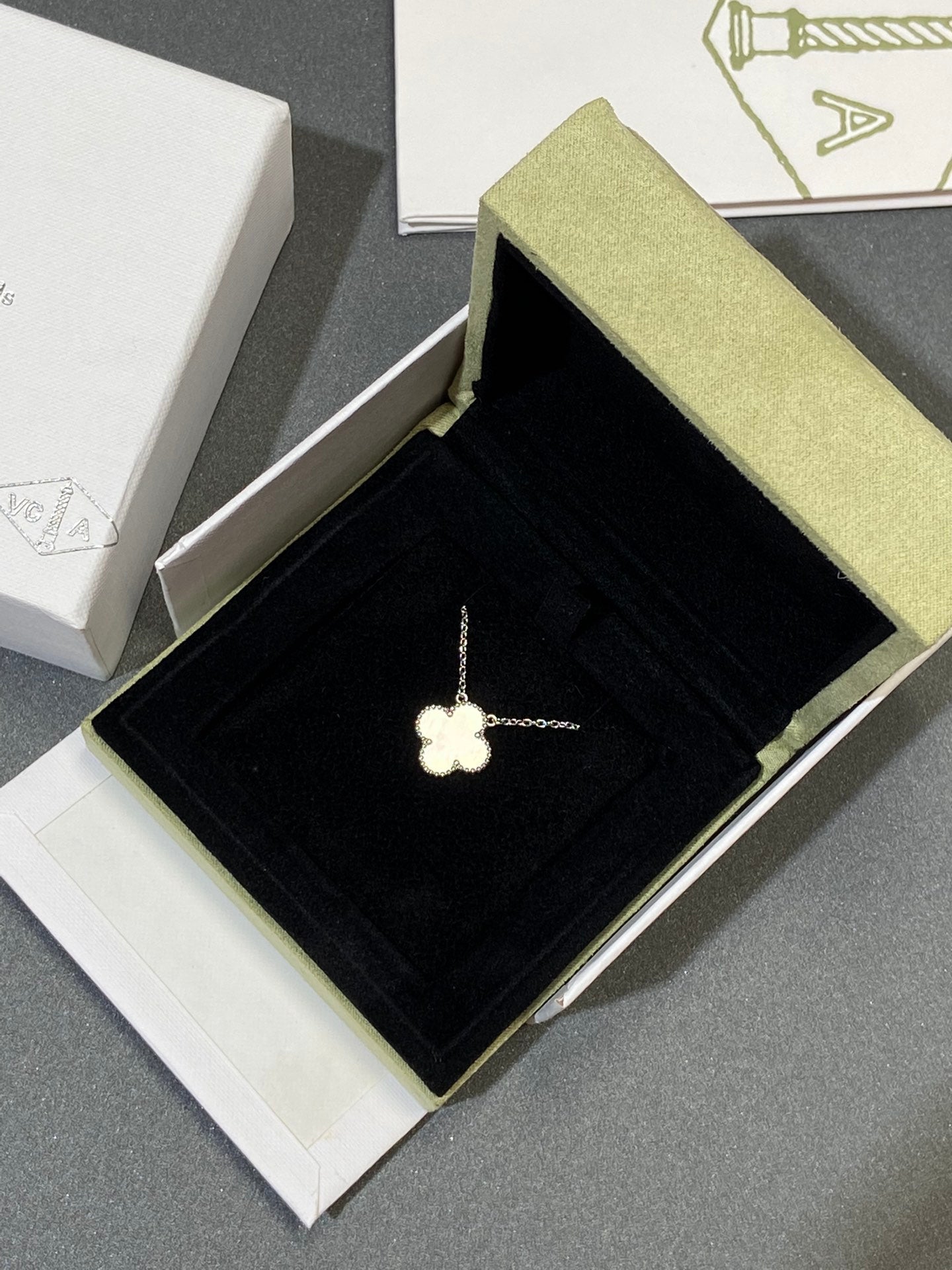 [Kincade Jewelrys]CLOVER MEDIUM SILVER WHITE MOP NECKLACE