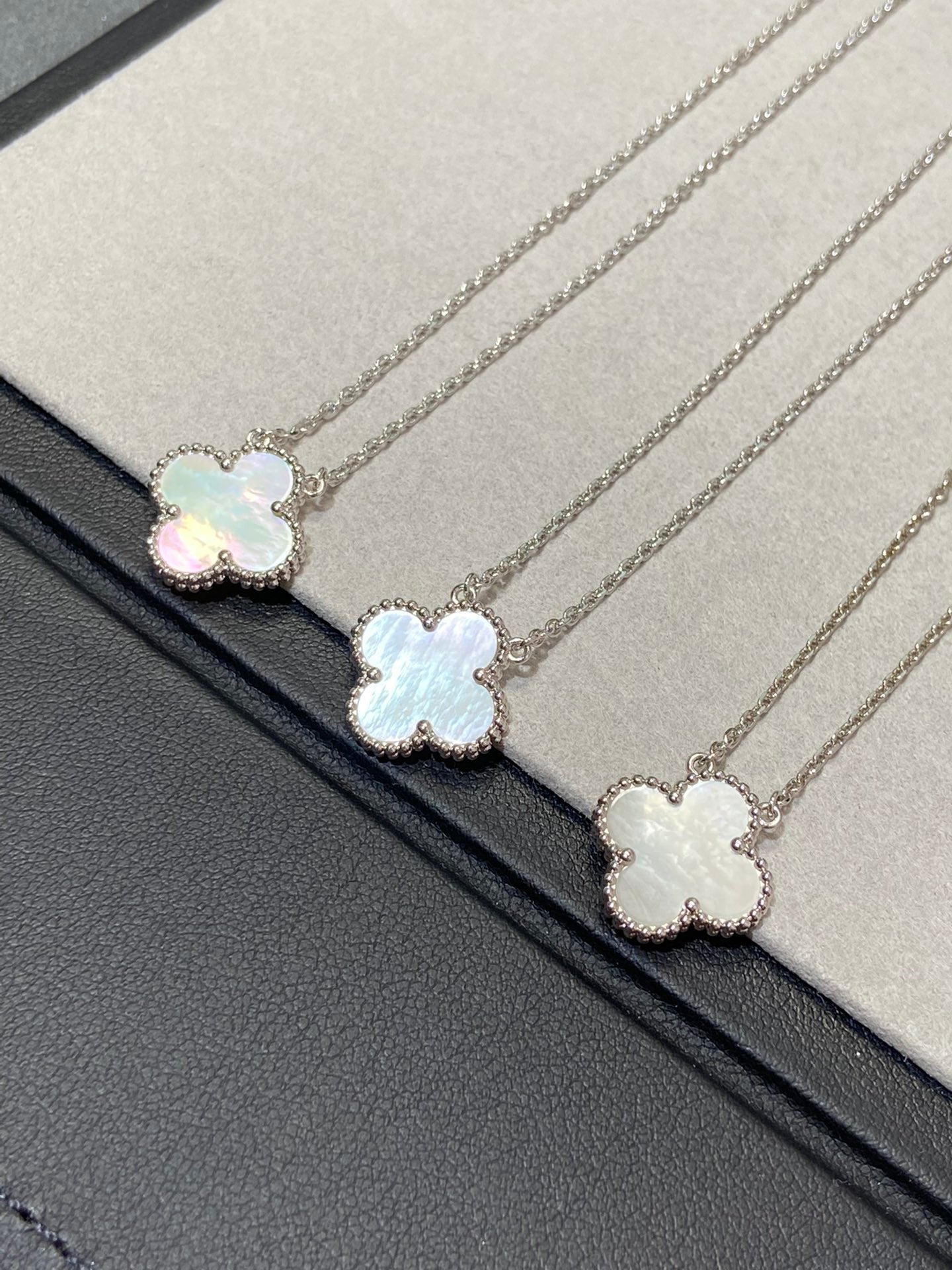 [Kincade Jewelrys]CLOVER MEDIUM SILVER WHITE MOP NECKLACE