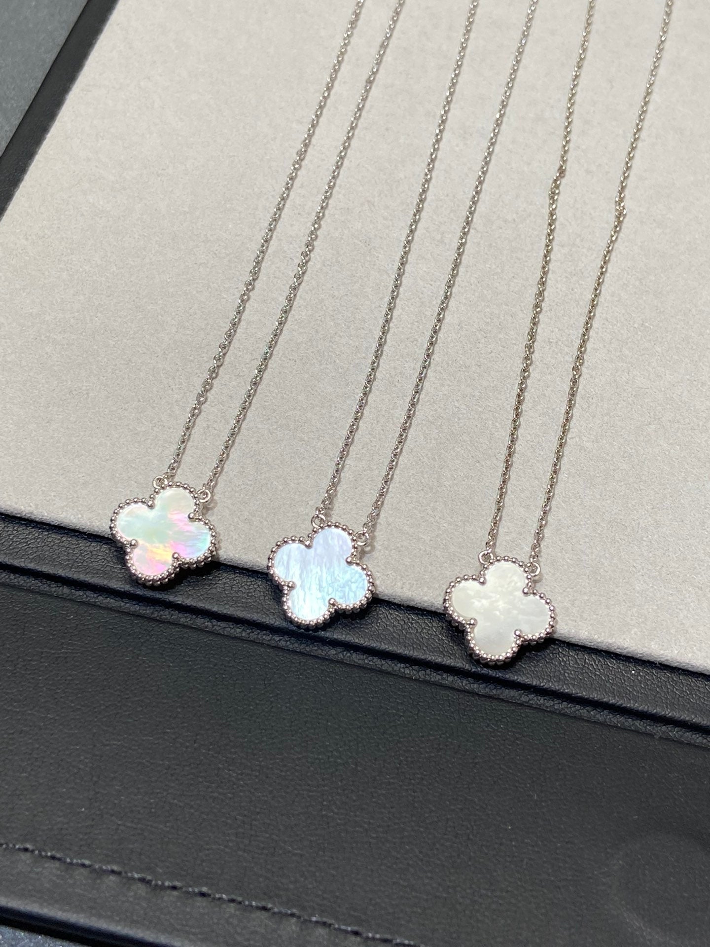 [Kincade Jewelrys]CLOVER MEDIUM SILVER WHITE MOP NECKLACE