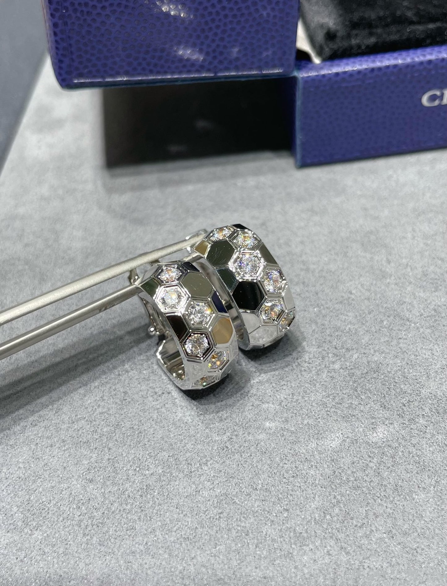 [Kincade Jewelrys]BEE LOVE DIAMOND HOOP EARRINGS