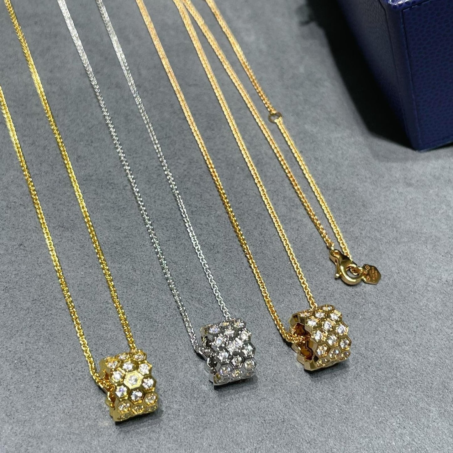 [Kincade Jewelrys]BEE LOVE DIAMOND PAVED 3 ROW NECKLACE