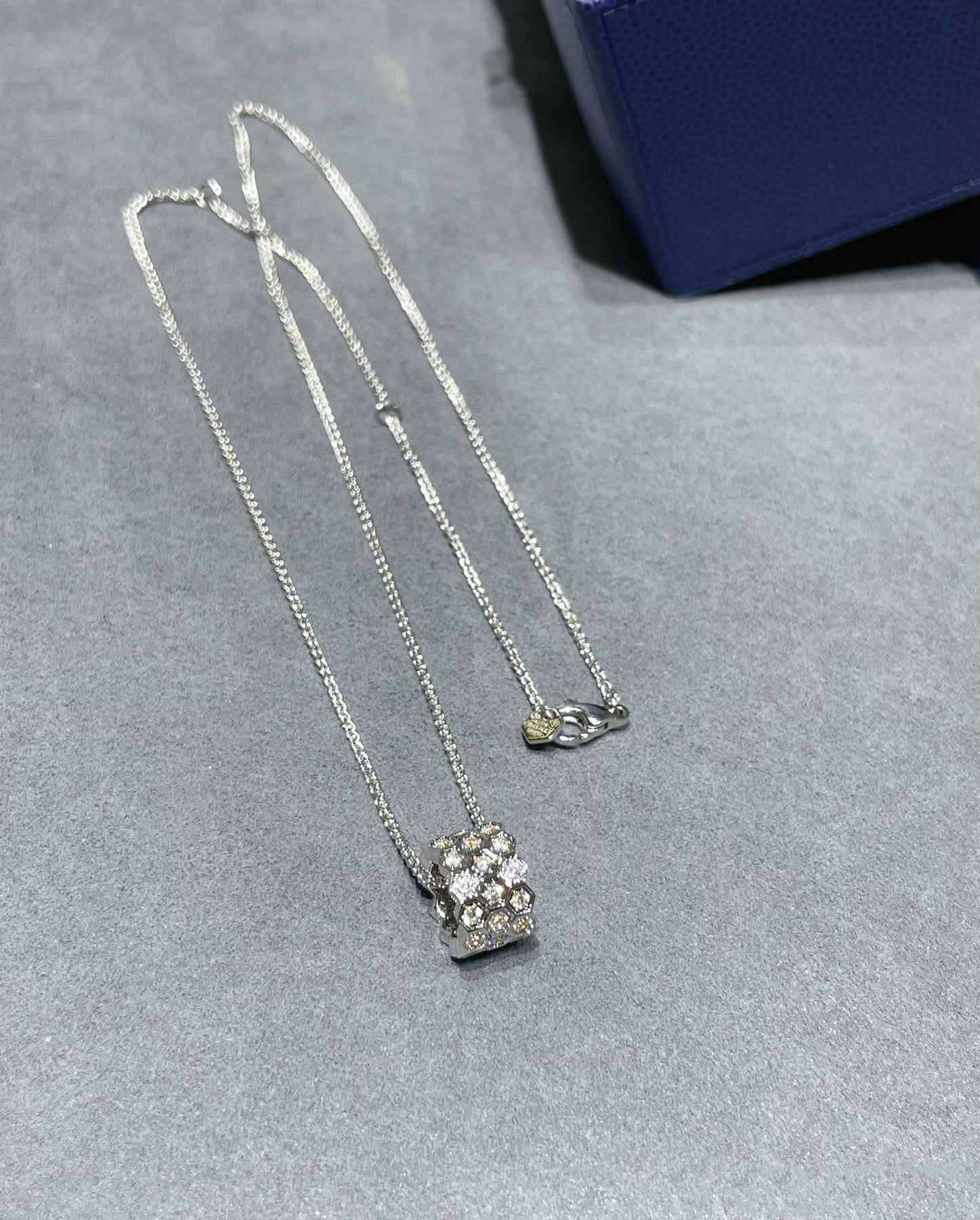 [Kincade Jewelrys]BEE LOVE DIAMOND PAVED 3 ROW NECKLACE