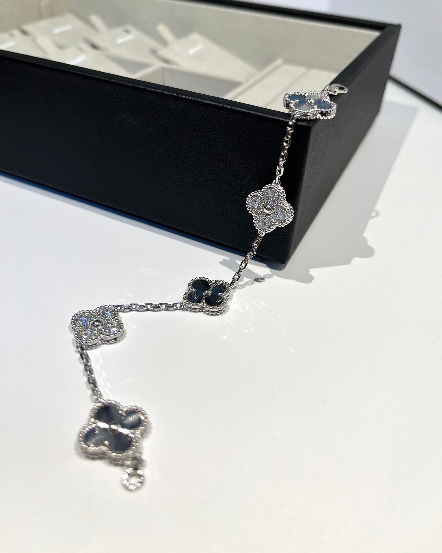 [Kincade Jewelrys]CLOVER 5 MOTIF SILVER DIAMOND BRACELET