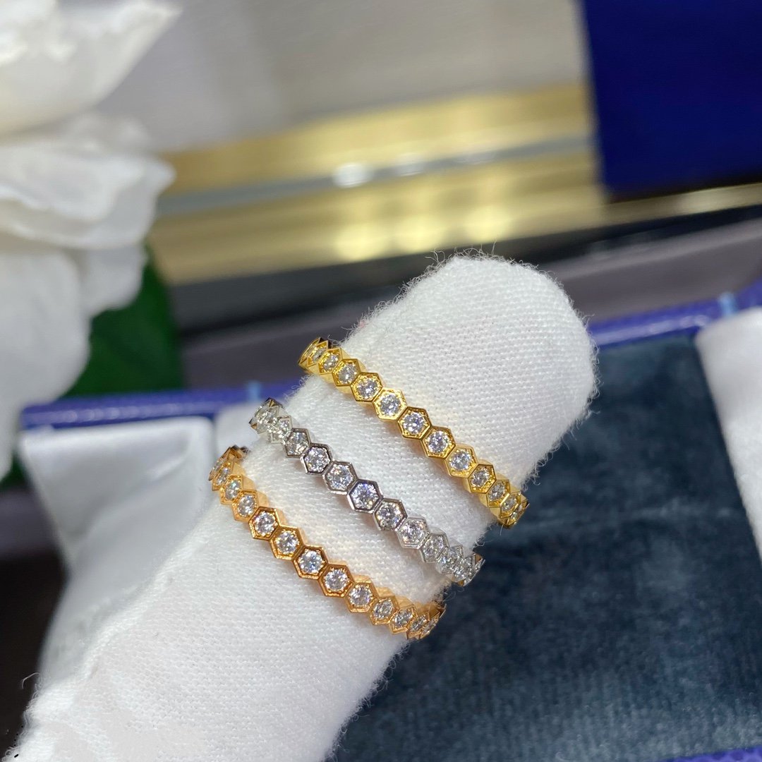 [Kincade Jewelrys] ANILLO PEQUEÑO CON PAVE DE DIAMANTES BEE LOVE
