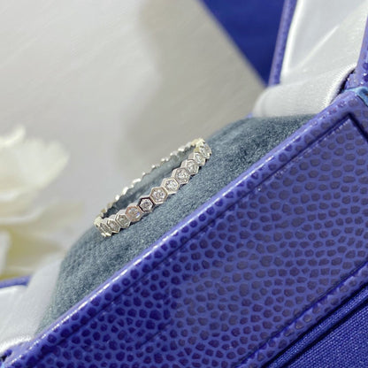[Kincade Jewelrys] ANILLO PEQUEÑO CON PAVE DE DIAMANTES BEE LOVE