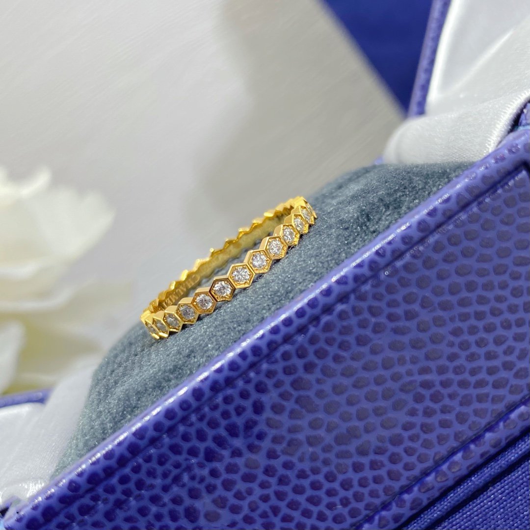 [Kincade Jewelrys] ANILLO PEQUEÑO CON PAVE DE DIAMANTES BEE LOVE