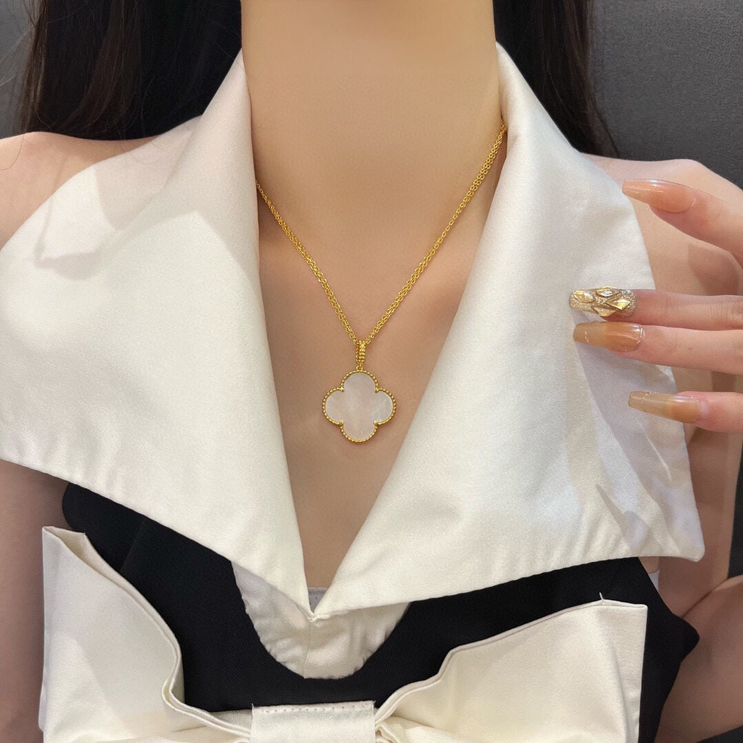 [Kincade Jewelrys]CLOVER 25MM MOP LARGE PENDANT NECKLACE