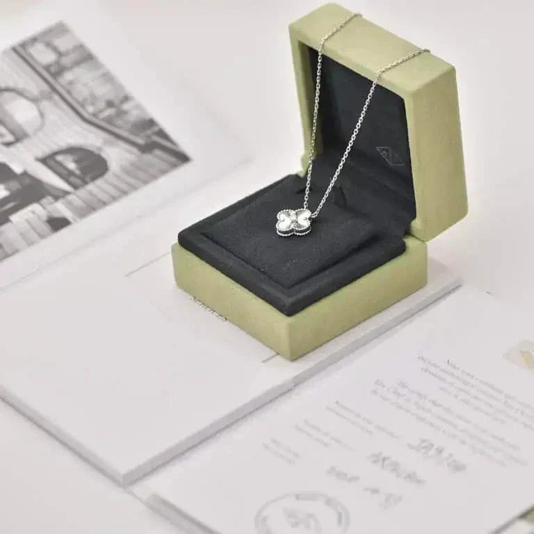 [Joyas Kincade] COLLAR DE LÁSER DE DIAMANTES DE 15 MM DE TRÉBOL DE PLATA