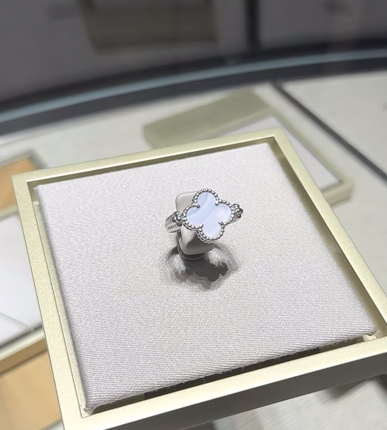 [Joyas Kincade]Anillo de oro rosa con forma de trébol fluvial