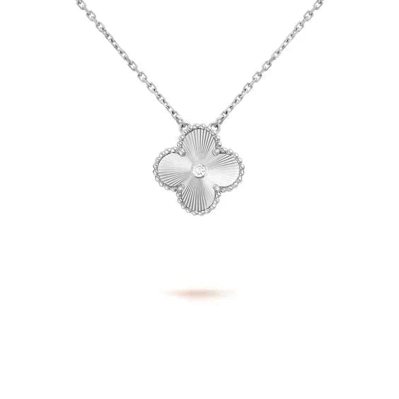 [Joyas Kincade] COLLAR DE LÁSER DE DIAMANTES DE 15 MM DE TRÉBOL DE PLATA