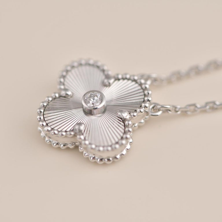 [Joyas Kincade] COLLAR DE LÁSER DE DIAMANTES DE 15 MM DE TRÉBOL DE PLATA