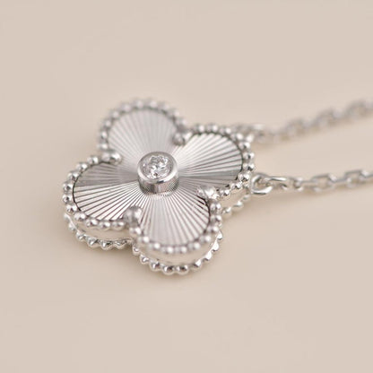 [Joyas Kincade] COLLAR DE LÁSER DE DIAMANTES DE 15 MM DE TRÉBOL DE PLATA