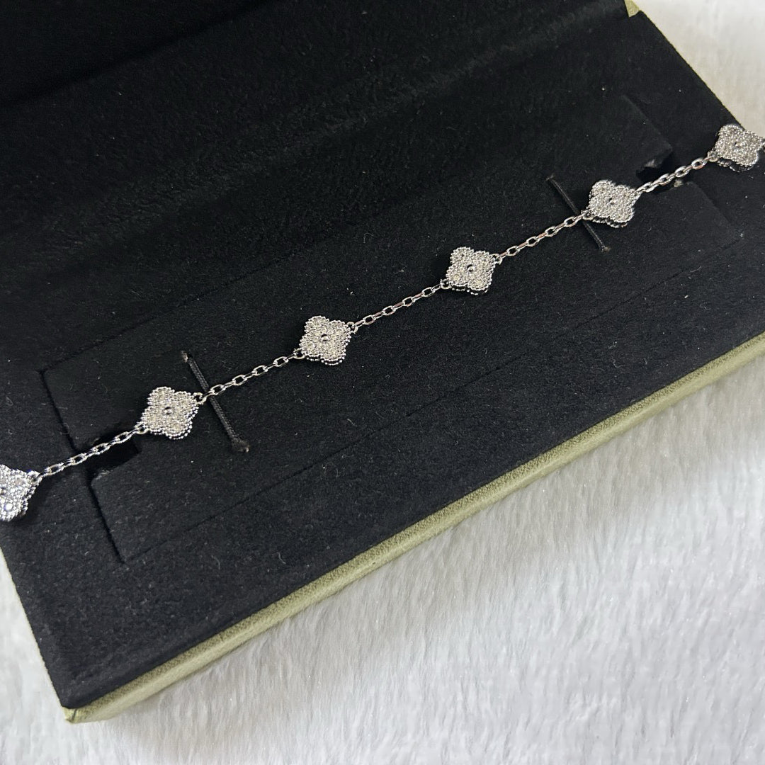 [Kincade Jewelrys]CLOVER 6 MOTIF DIAMOND BRACELET