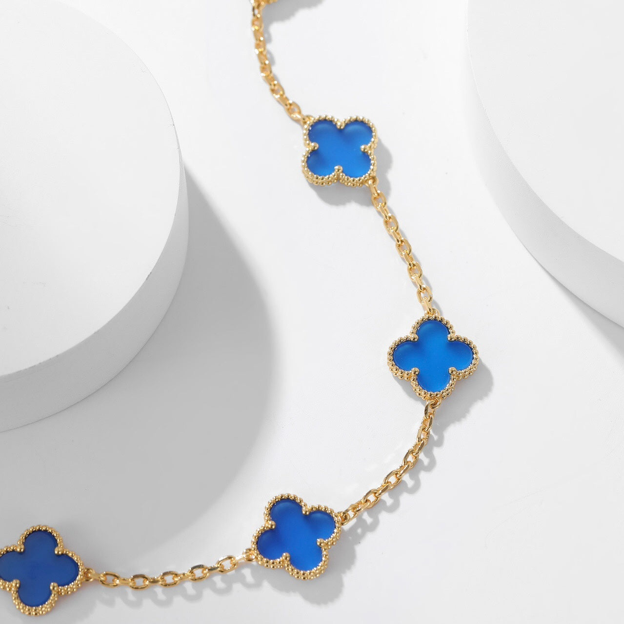 [Kincade Jewelrys] COLLAR DE ÁGATA AZUL CON 10 MOTIVOS DE TRÉBOLES